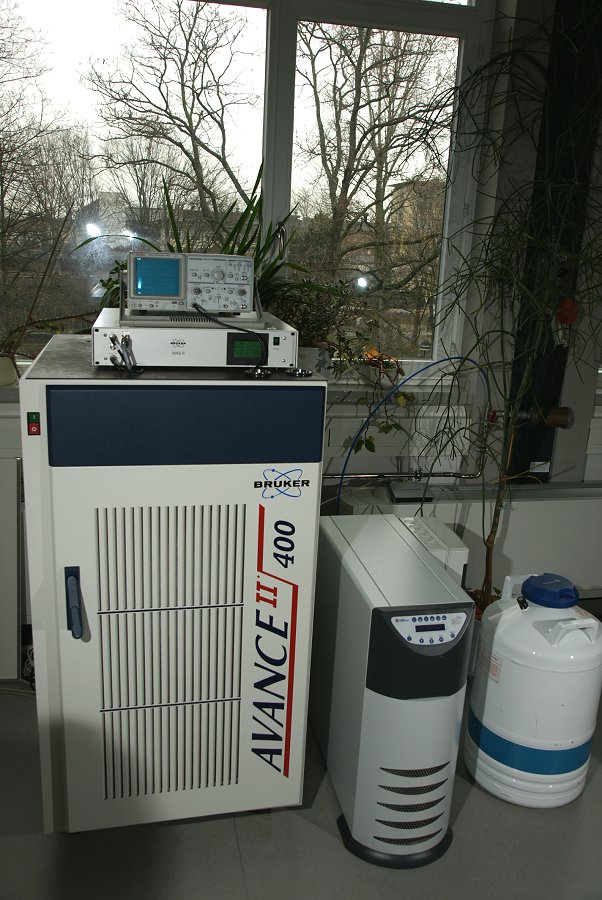 Konsole Bruker Avance II WB 200 MHz mit USV