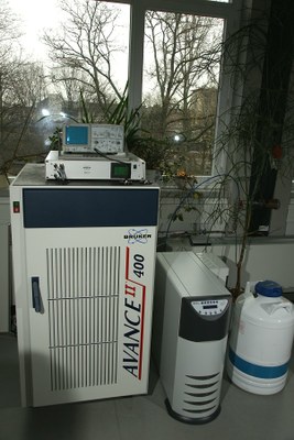 Konsole Bruker Avance II WB 200 MHz mit USV