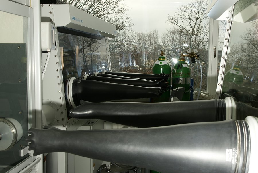 zwei Gloveboxen vom Typ Labmaster